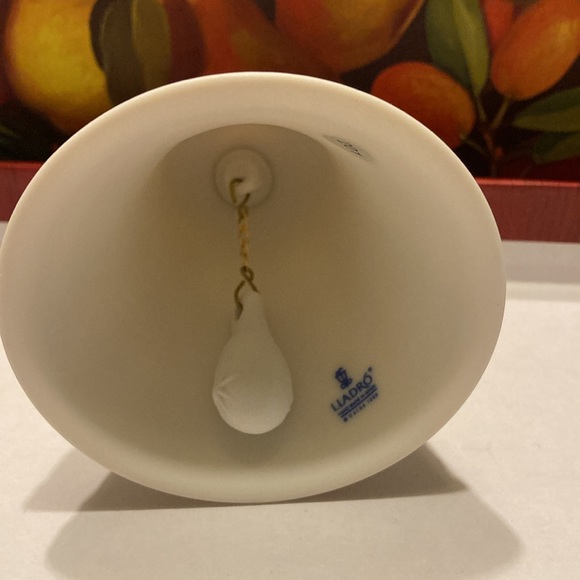 LLADRO 1997 Christmas Bell
Hand Made in Spain - Picture 6 of 6